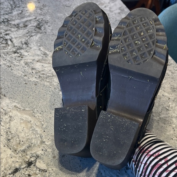 AEROSOLES Crosby Black Mules with Gold Accents Size 9 - Picture 8 of 11